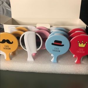Kids mirrors with comb